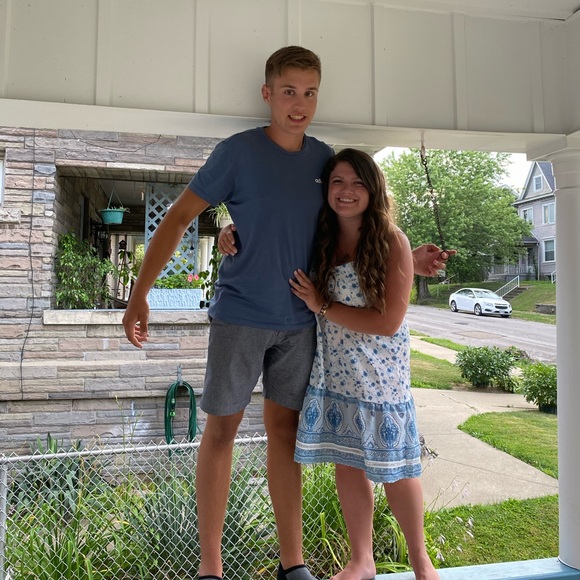 Meet your Posher, Gabriella - Picture 3 of 4